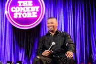 Jamie Foxx onstage at the Comedy Store (Image via Getty)